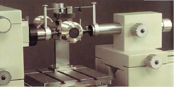 Medición de un anillo patrón roscado con brazos de contacto y esferas